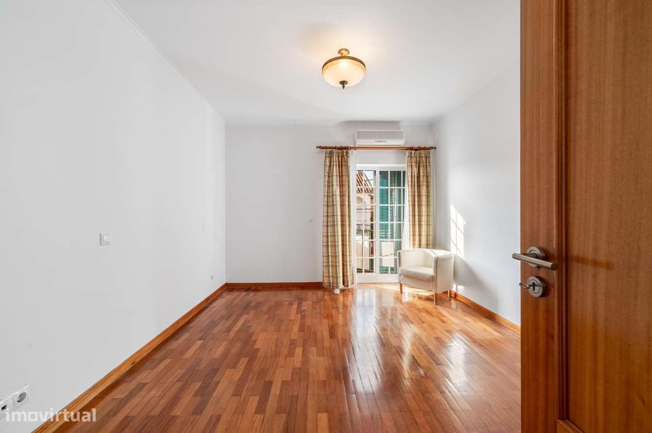 Moradia Isolada T3 com jardim, Aroeira, Almada-19