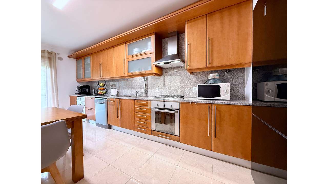 Apartamento T3 c/ Terraço e Garagem-13