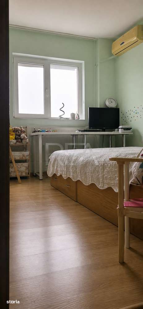 4 camere Chisinau decomandat, parcare, an 1981, 86 mp