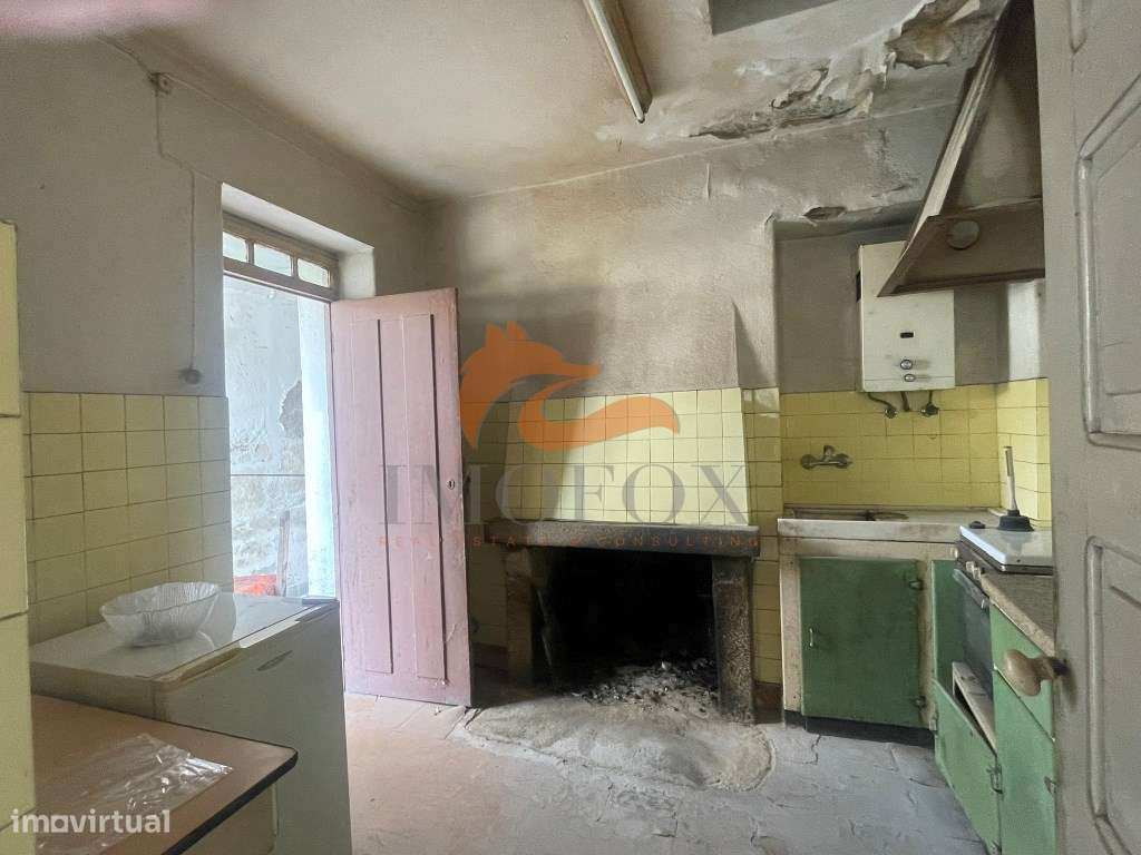 Casa por recuperar em São Sebastião da Feira (Oliveira do Hospital) - Grande imagem: 4/22