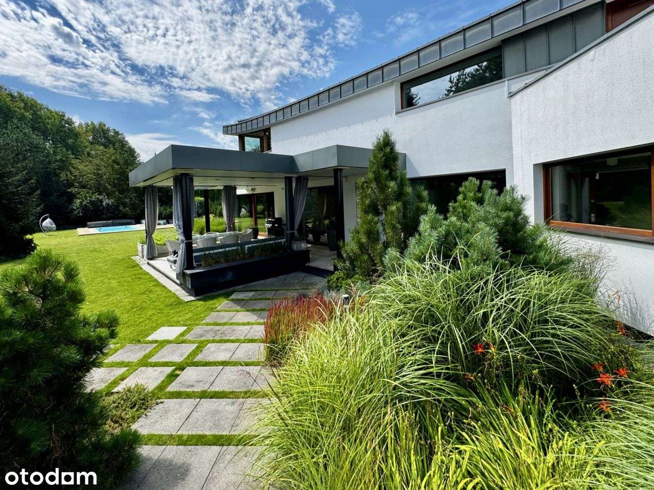 Nowoczesna willa w reprezentacyjnej okolicy. .-6