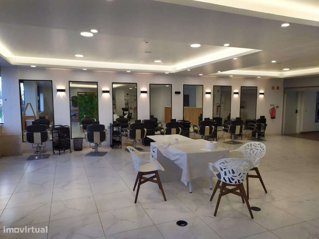 Cabeleireiro com 150m2 na Amadora - Estação-10
