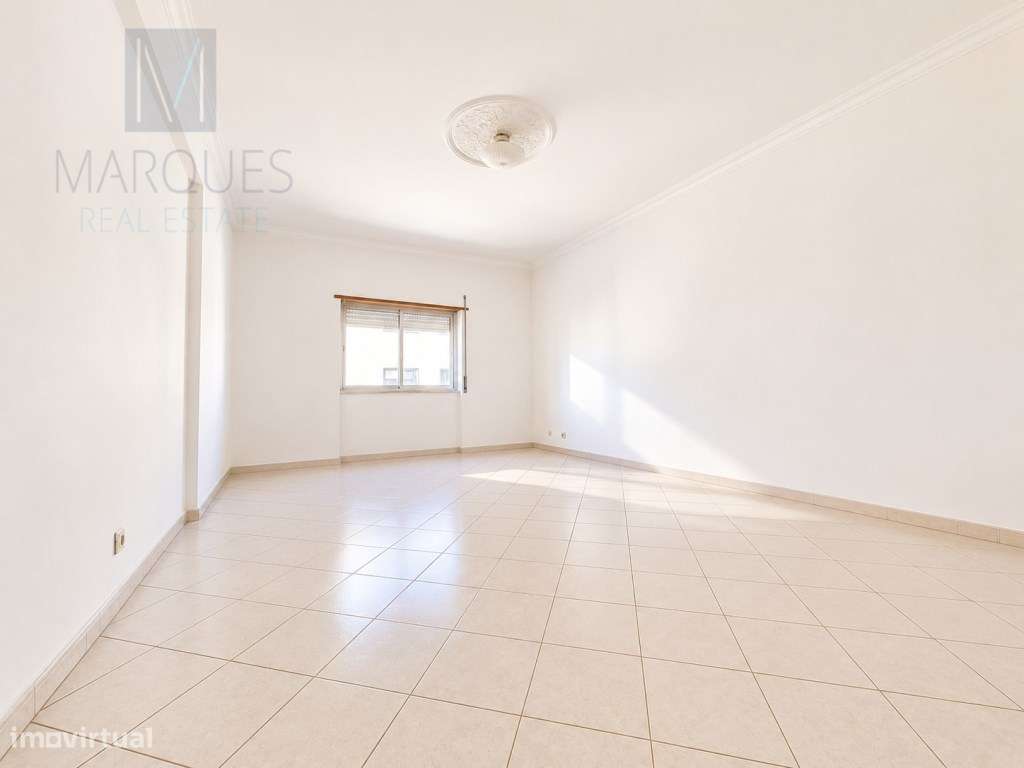 Apartamento T2 com Arrecadação em Casais de Mem Martins - Rio de Mouro-11