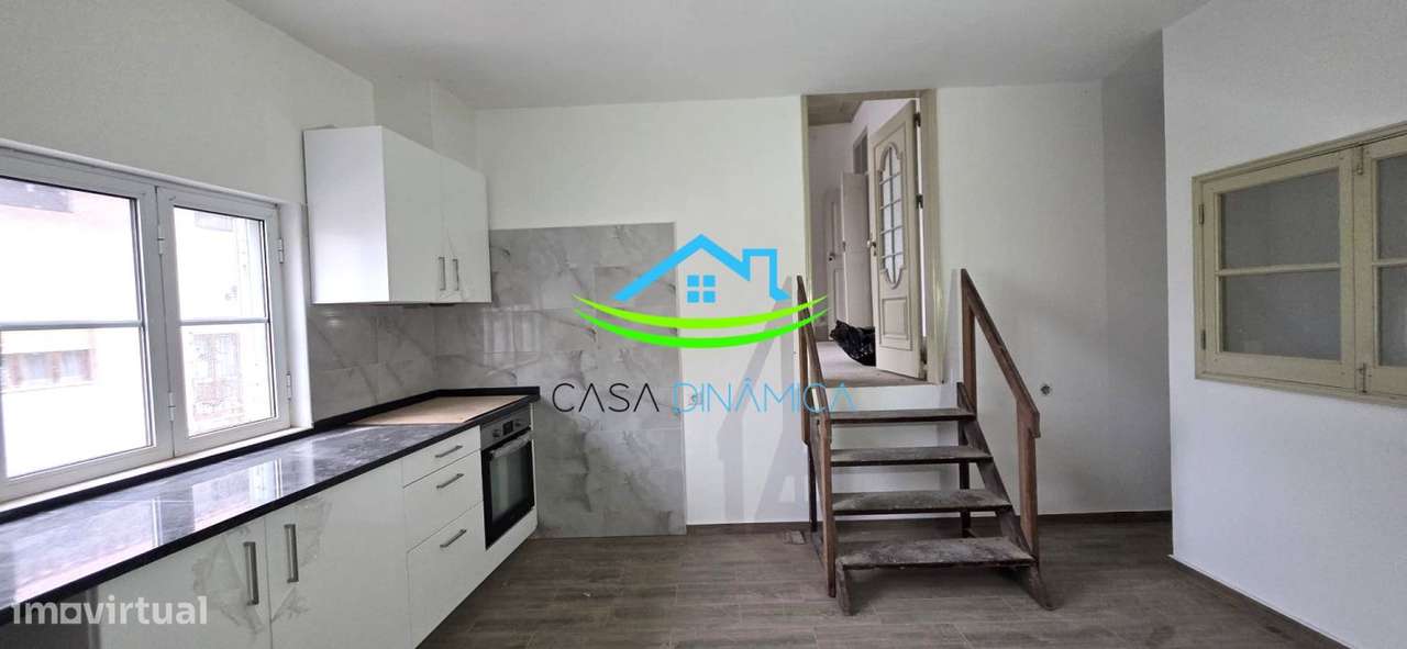 Apartamento T3 com sotão grande no centro de Soure-16