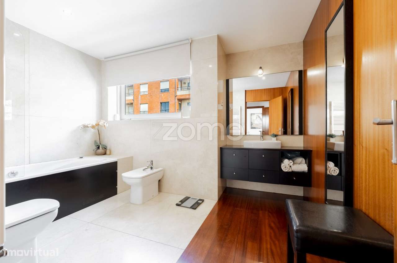 Moradia T5 com Piscina, 4 Suites e Garagem para 4 Carros em Esposende-39