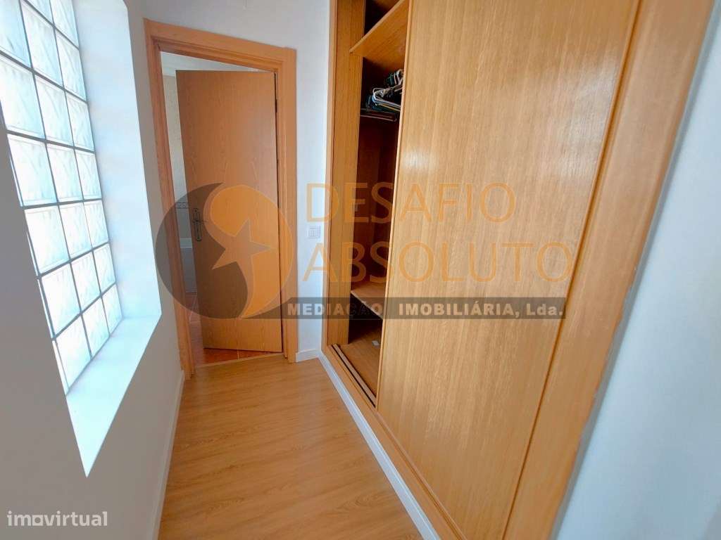 Moradia em Banda T4 c/ Piscina e Garagem. Quinta da Serralheira - S...-17