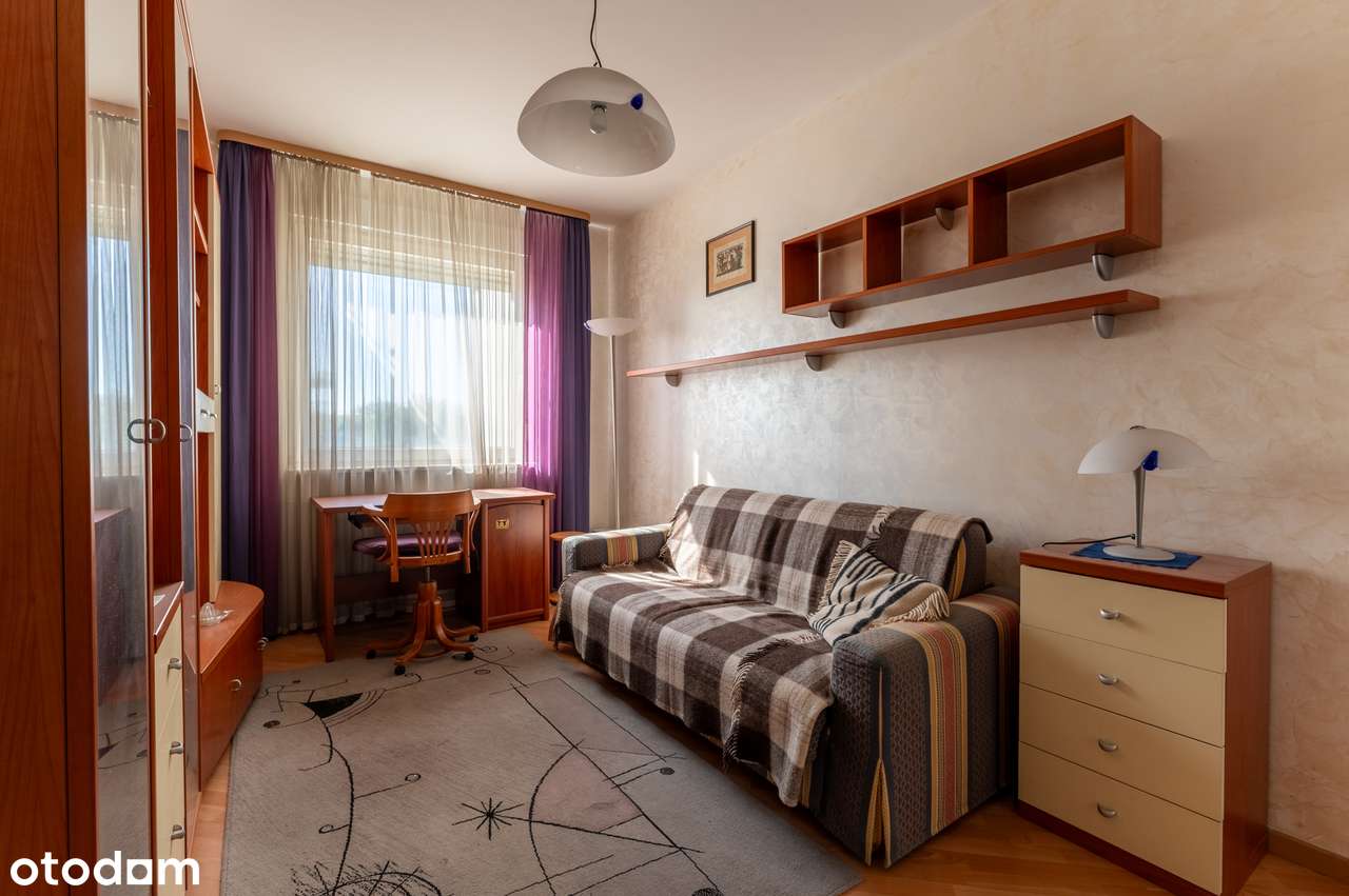 Mieszkanie dla osób szukających przestrzeni z 3 balkonami i parkingiem-8