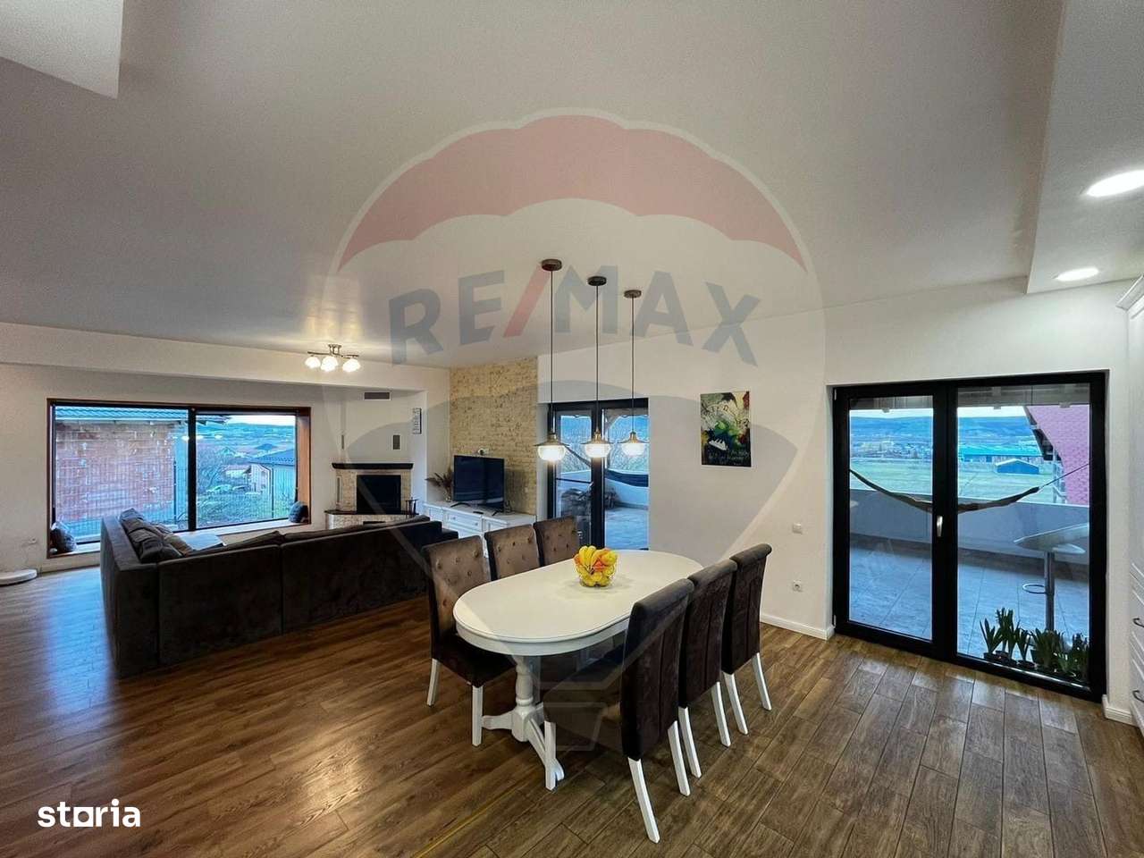 Casă individuală cu 4 dormitoare de vânzare str Planoarelor Dezmir - Imagine principală: 3/17