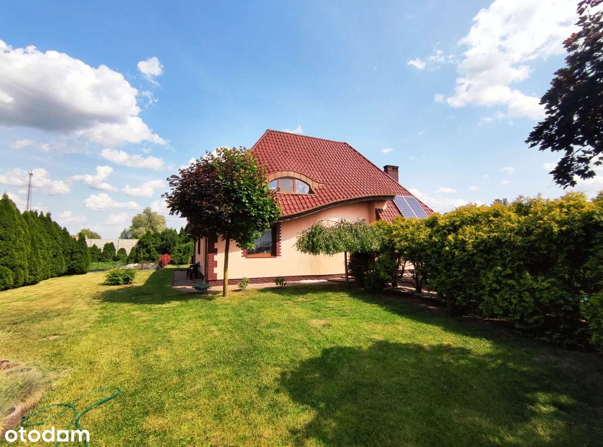 Oszczędny w eksploatacji dom, dwa garaże, duża zagospodarowana działka-3