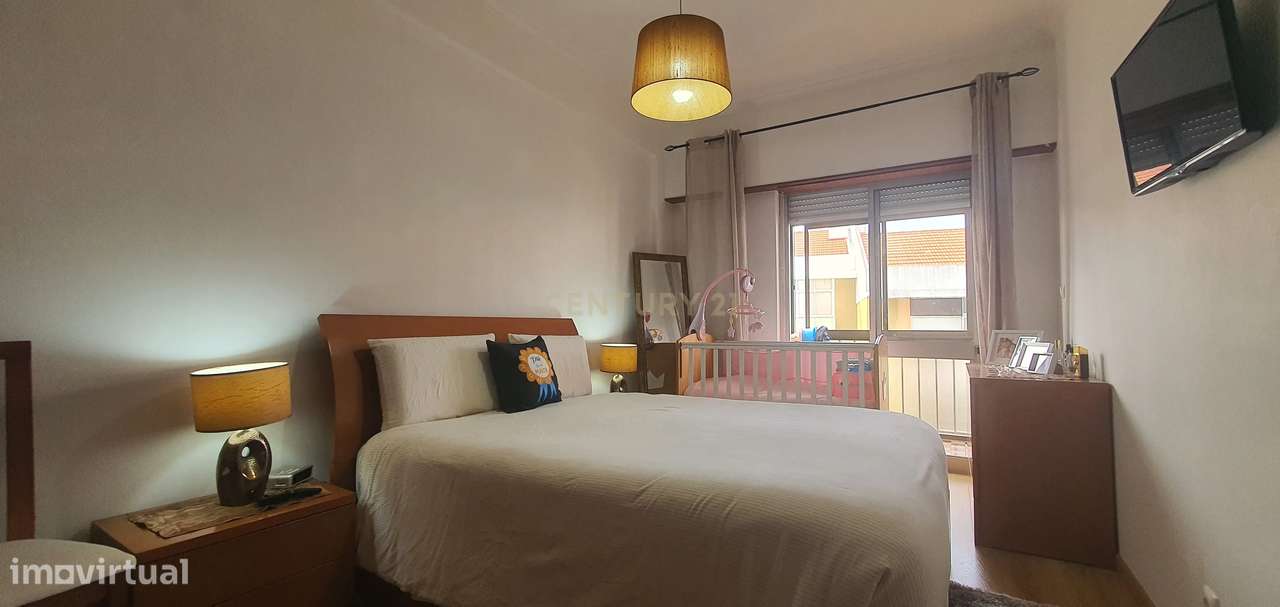 Apartamento T2+1 com parqueamento e Vista desafogada em Odivelas, Lisb-15