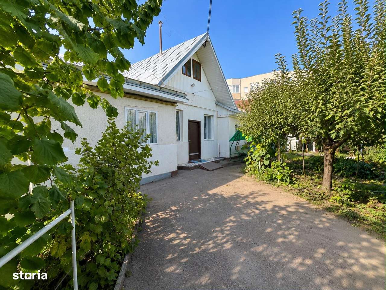 O Casa Deosebita intr-o zona linistita confort si eleganta-3