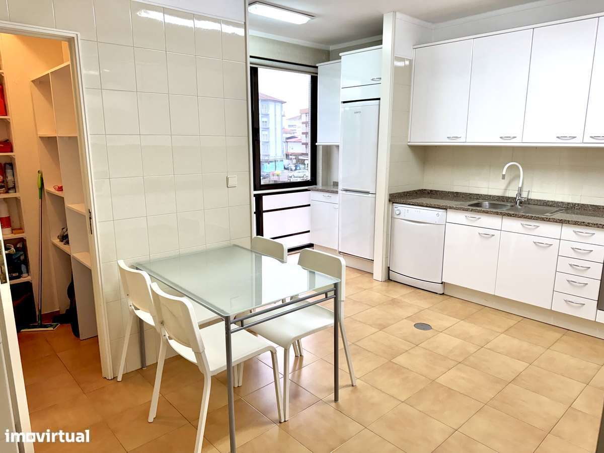 T3 c/ box fechada, grandes áreas e ótima localização - despesas pagas - Grande imagem: 4/41