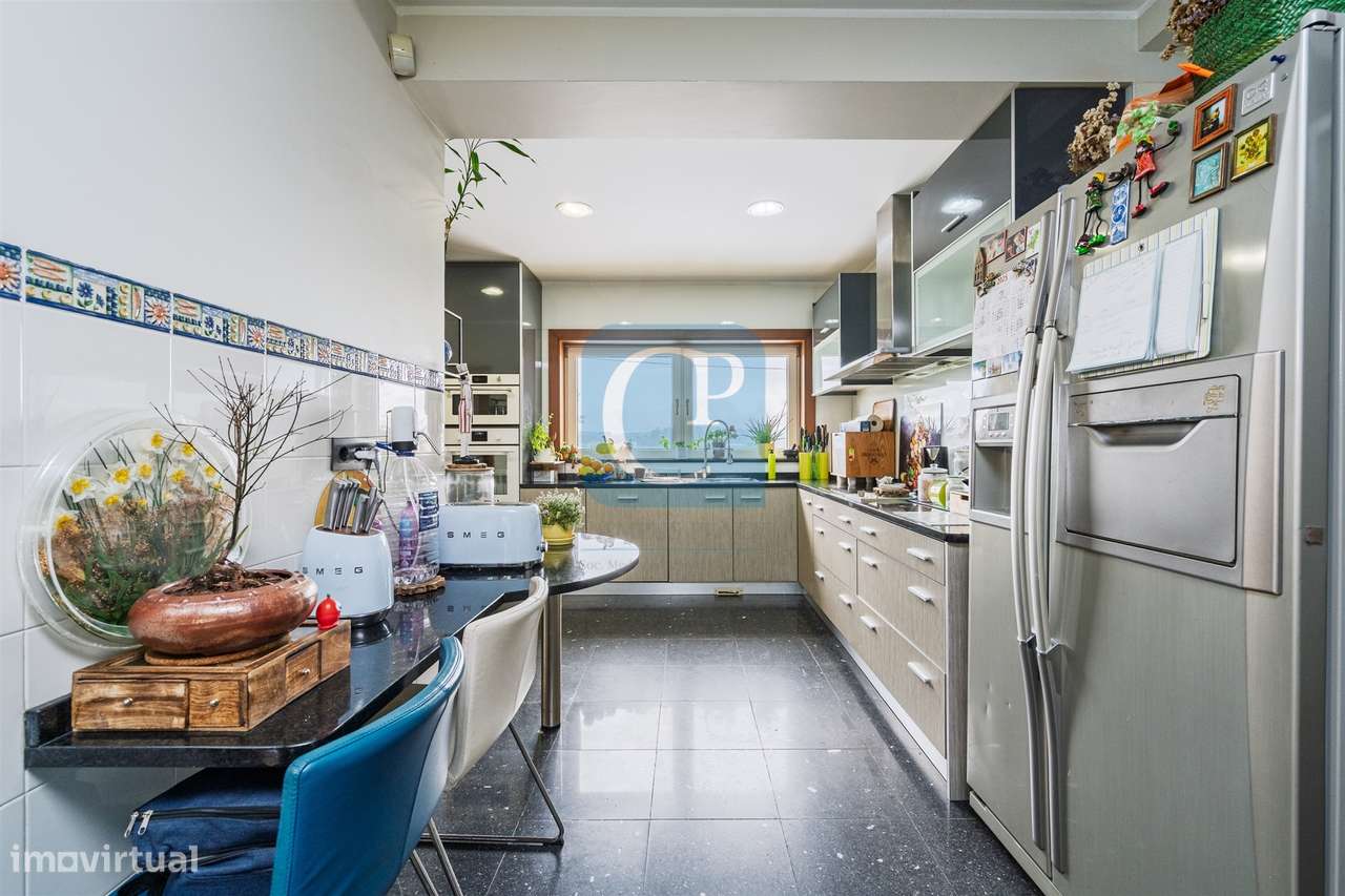 Moradia isolada T4+1 com piscina no centro de Modivas - Grande imagem: 4/46