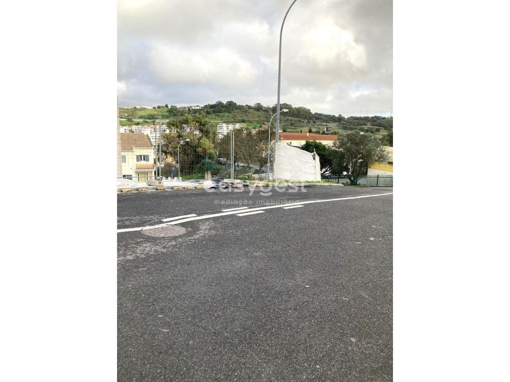 Excelente lote de terreno Urbano, com 259m2, Oeiras, Leceia.