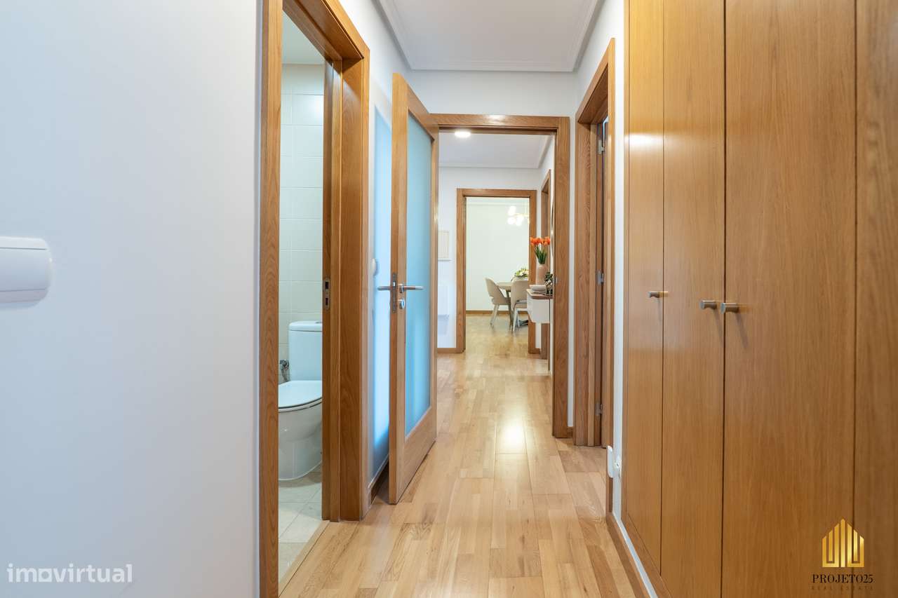 T2 Com Varanda Panorâmica em Urbanização Requintada, ao Aeroporto.-21