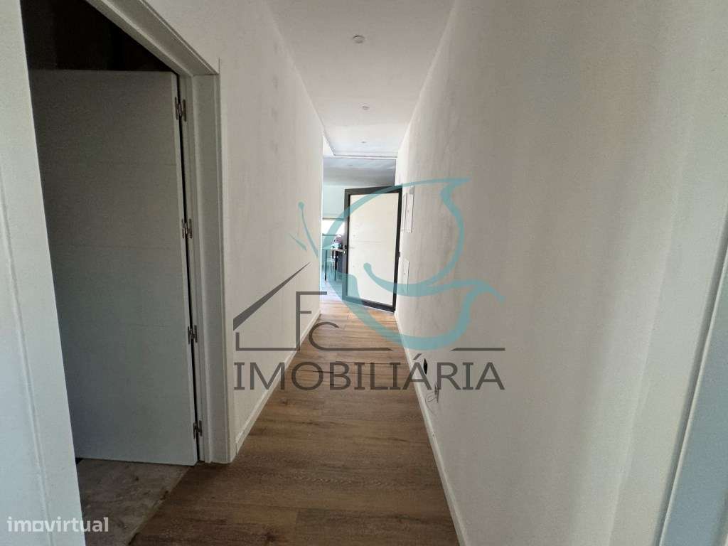 Moradia contemporânea T3 com piscina e vista sobre Almada e Ponte 2...-11