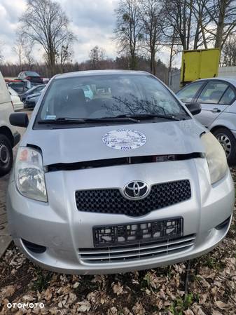 Toyota Yaris 2 na części - 1