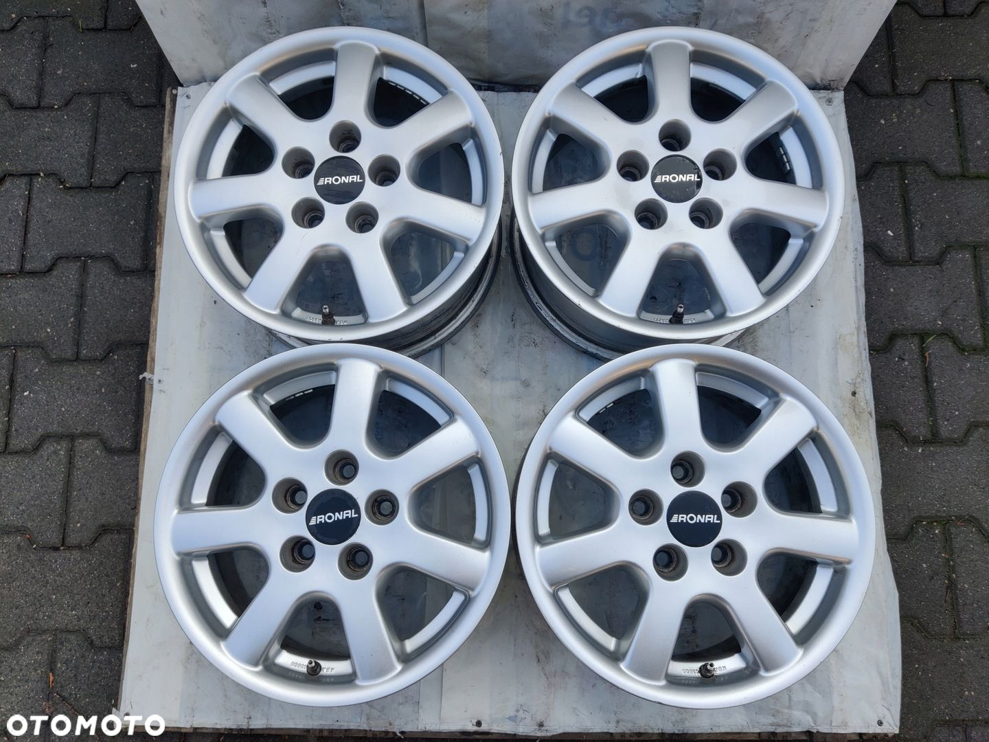 Felgi Ronal Mercedes 7J 15" ET45 598 - 2