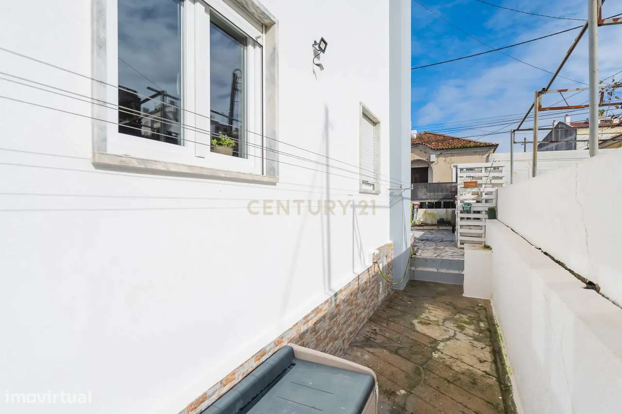 Propriedade com duas moradias geminadas-45