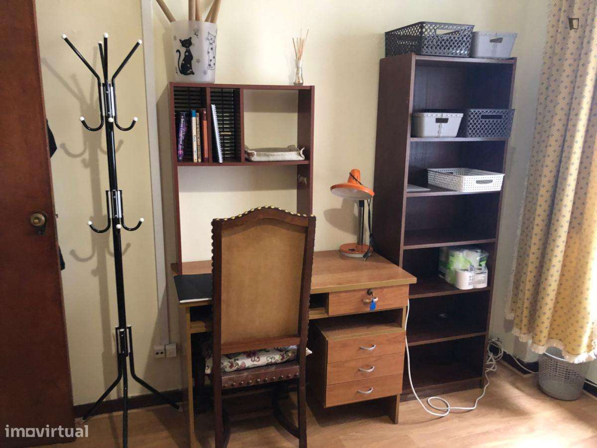 Quarto - localizado em Alta Universitária Coimbra - Grande imagem: 3/10