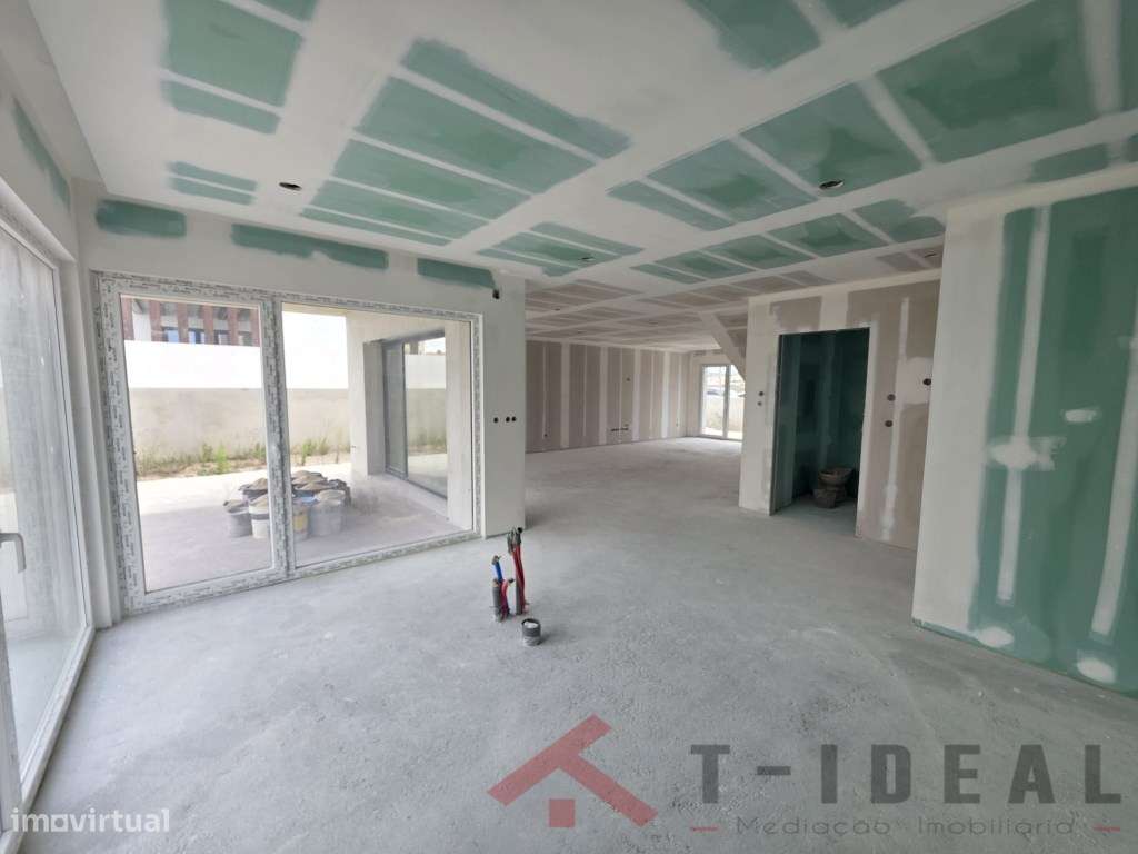 Moradia T4 Moderna na Lourinhã-10