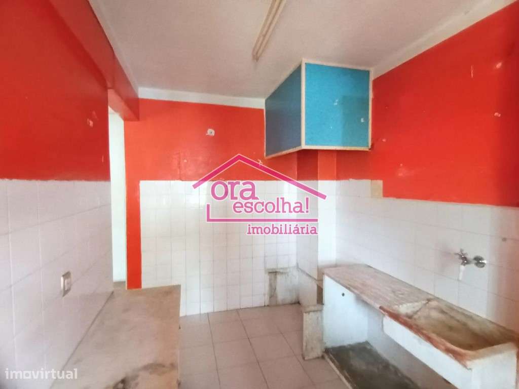 Apartamento T3 em Remodelação Total no Laranjeiro!-8