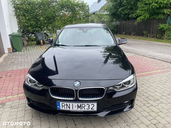 BMW Seria 3 318d - 5