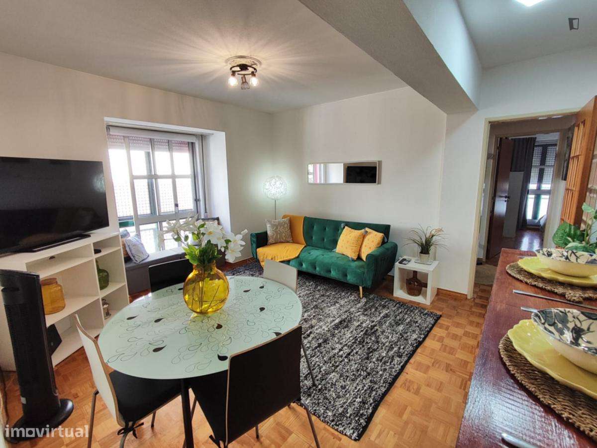 Apartamento com 2 quartos - localizado em Benfica Lisbon - Grande imagem: 2/9