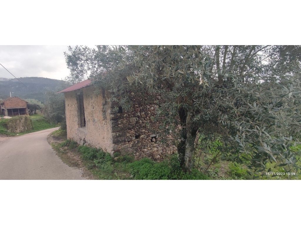 Casa agricola de apoio a terreno, em bom estado de conser...