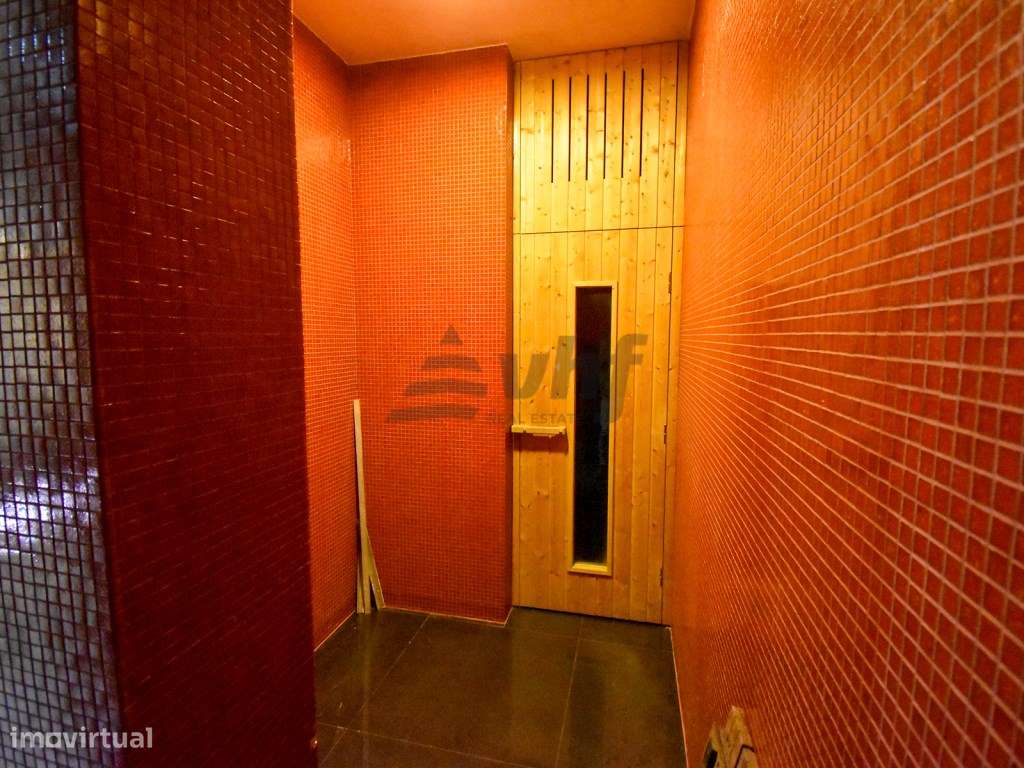 Apartamento T5 localizado no condomínio Jardim das Camélias - Gaia/...-42