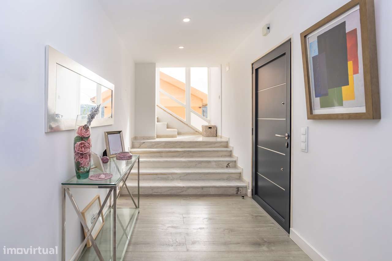 Moradia T5 com 223 m², Box e Sótão na Quinta da Peça, em Loures-14