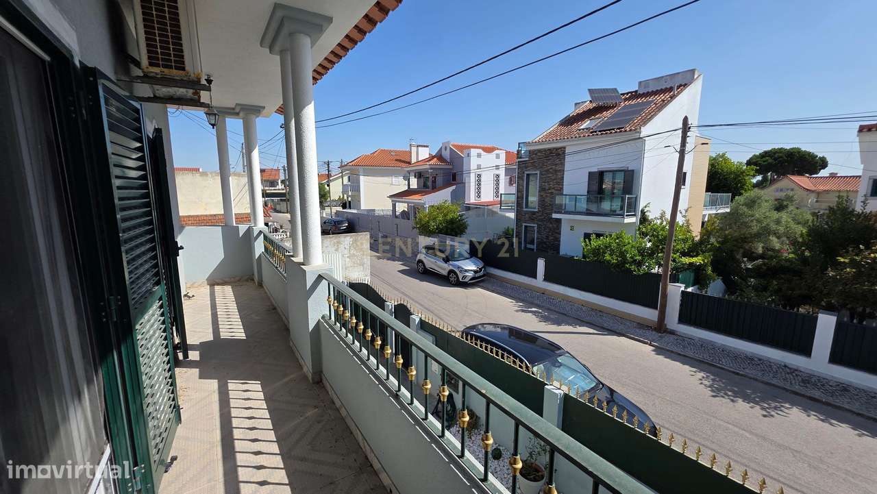 Moradia T4 na Charneca Caparica com Piscina na rua João de Deus a 5min-37