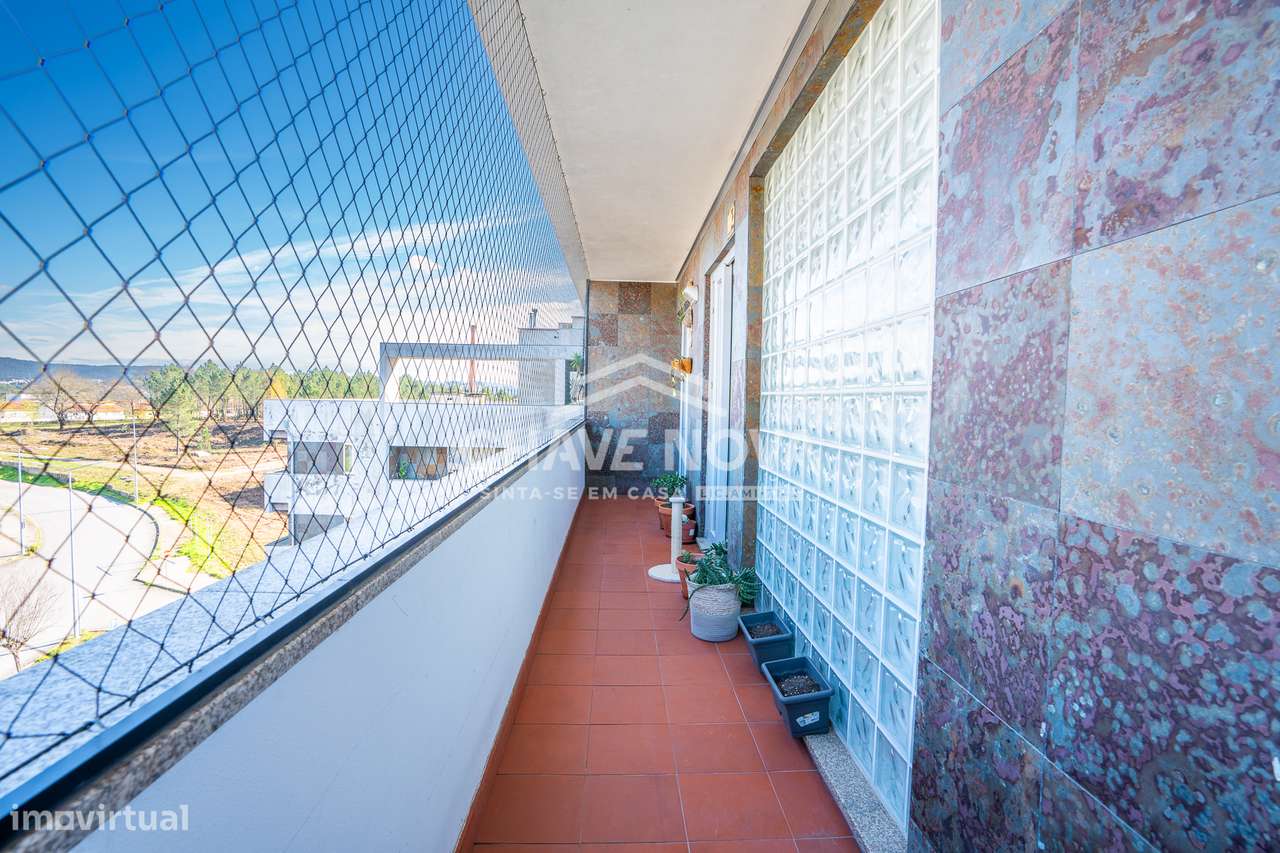 Apartamento T3, com terraço e box 4 carros situado em Campo- Valongo-36