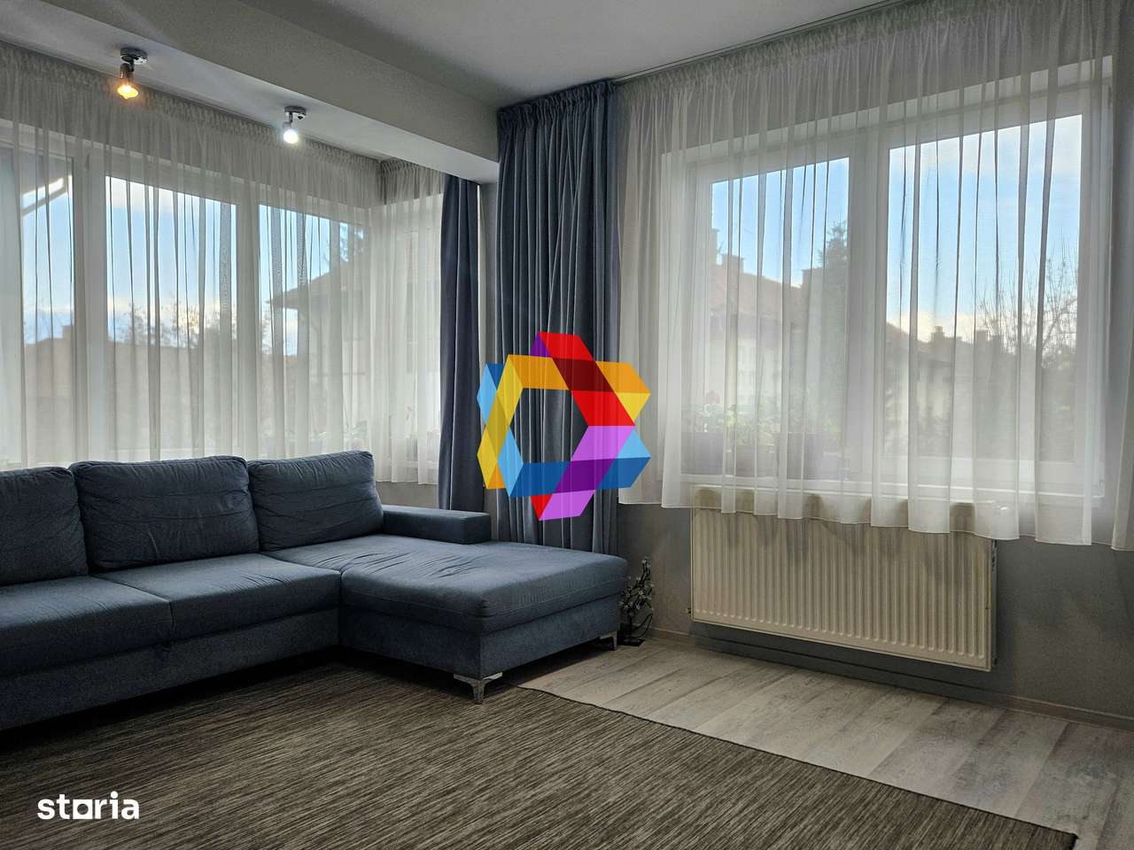 Oportunitate - Apartament cu trei camere in vila, zona Tractorul 70 mp-0