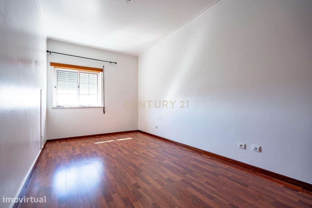 Apartamento T3 com elevador e garagem no centro da Lousã-9