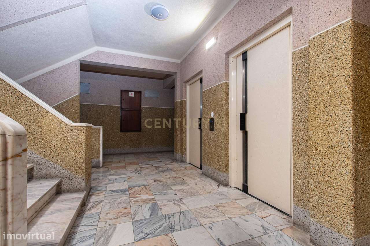Apartamento T3 com vista cidade e rio na Póvoa de Santa Iria-19