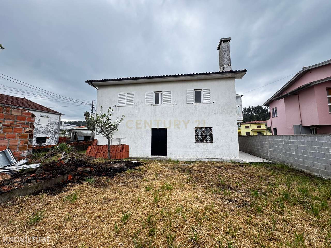 Moradia T3 Renovada em Fragoso-20