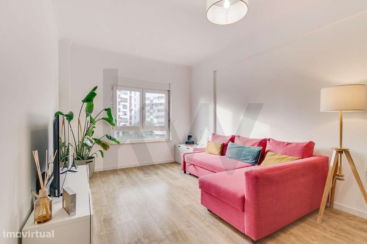 Apartamento T2 totalmente renovado com Suite, Varanda e Arrecadação na-6