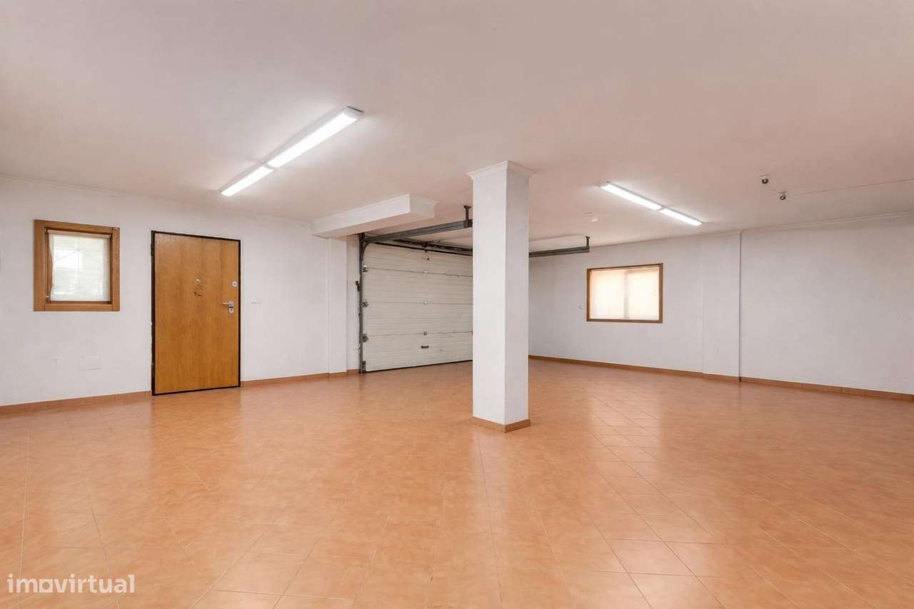 MORADIA ISOLADA T5 NA PÓVOA DE SANTA IRIA - Grande imagem: 2/38