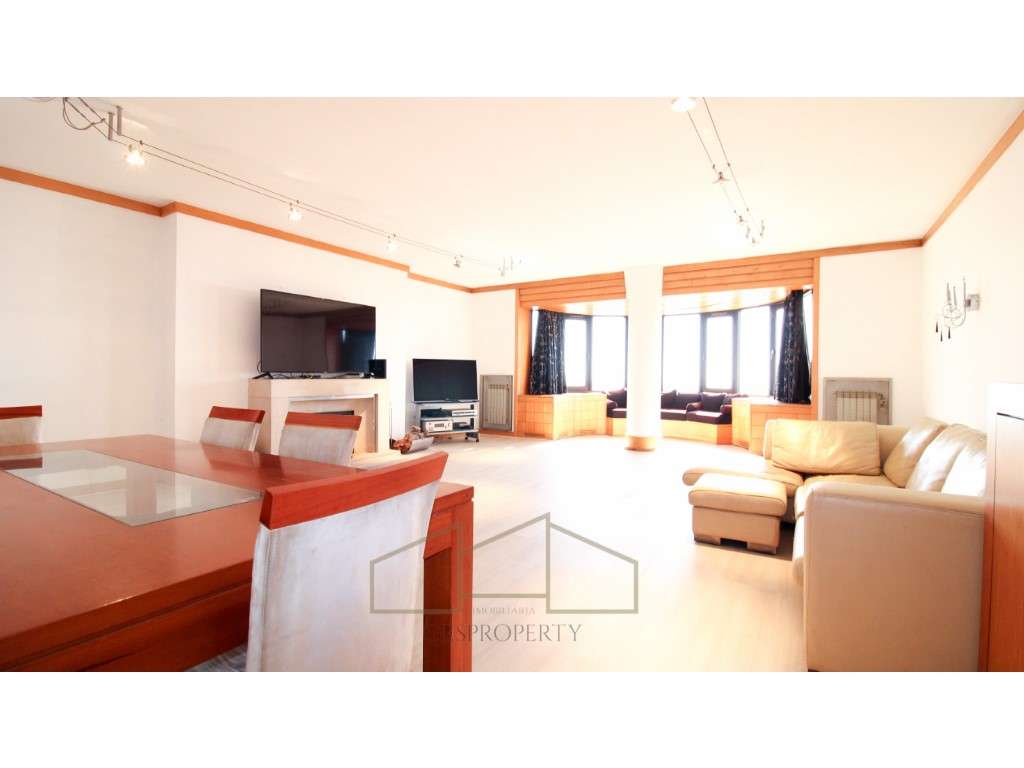 Apartamento T4 nas Torres das Amoreiras-9