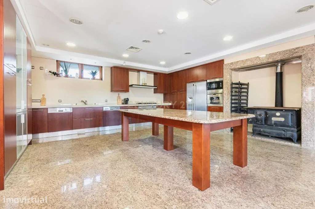 Moradia T8 de grande dimensão em S. João dos Montes, Vila Franca de Xi-9