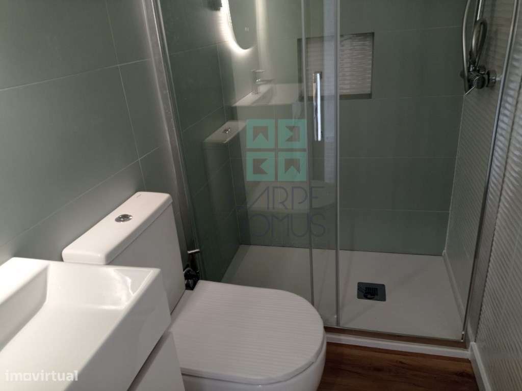 Apartamento T3, totalmente renovado, c/ varandas, na Avenida do Uru...-25