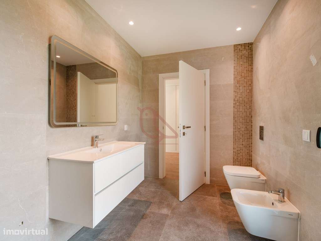 Moradia Isolada T4 Contemporânea com Jardim e Acabamentos Premium -...-26
