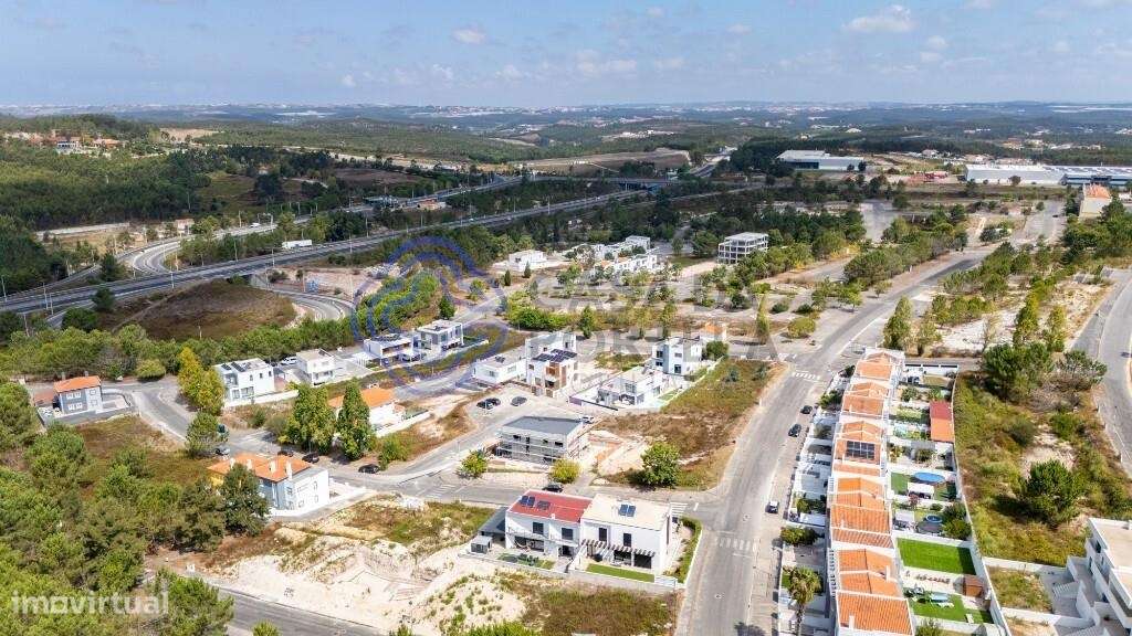 Moradia T4 com3 suites isolada-19
