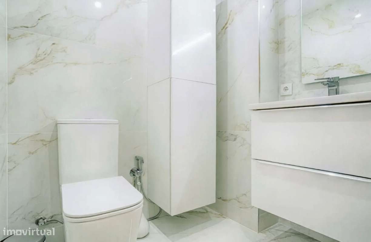 T2 Renovado Excelente Luminosidade, Varandas e Acabamentos Modernos-8
