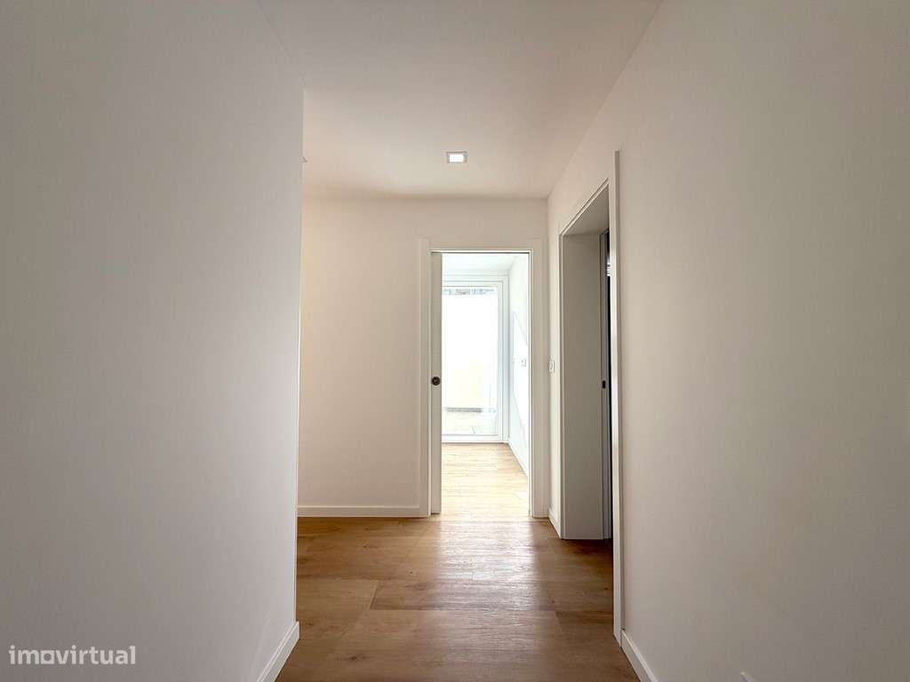 Moradia T3+2 a venda e a Estrear no Centro da Costa da Caparica .A ...-5