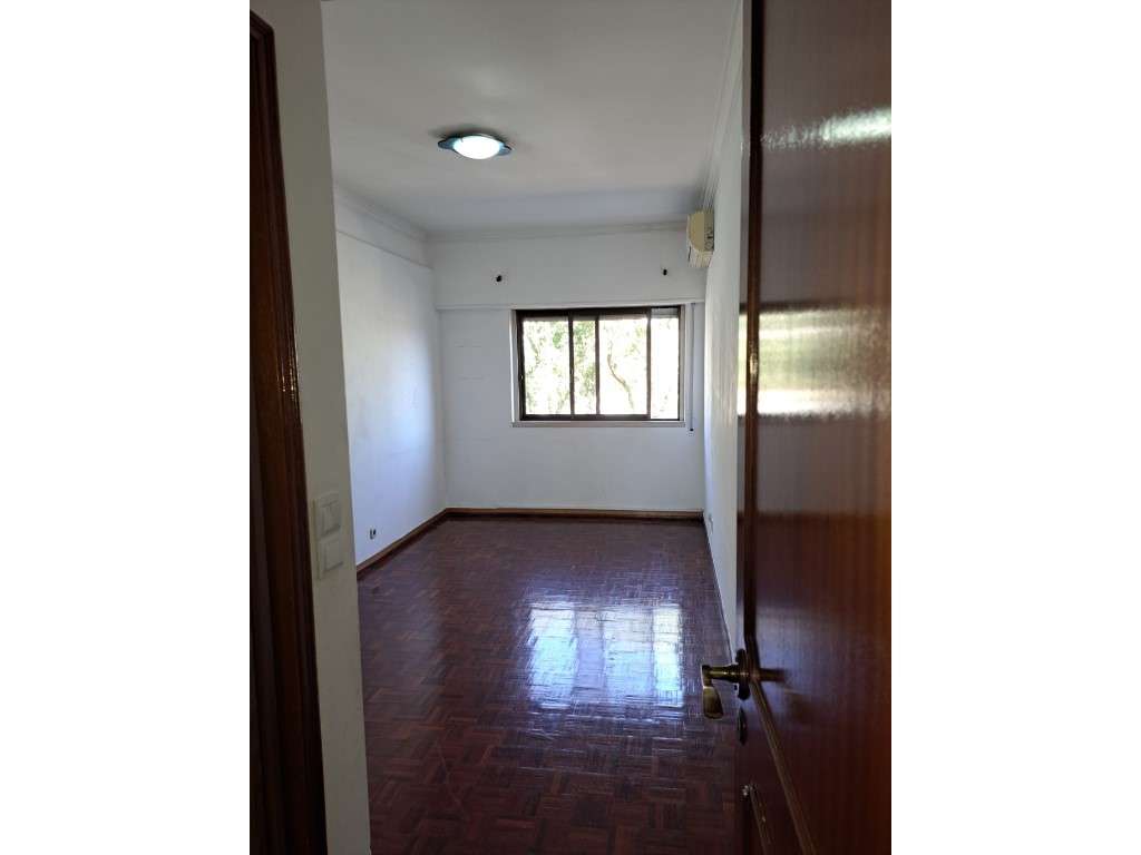 Apartamento T3 com garagem box-11