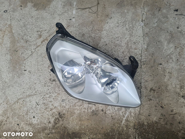 Reflektor lampa prawa przód Opel Tigra B - 2