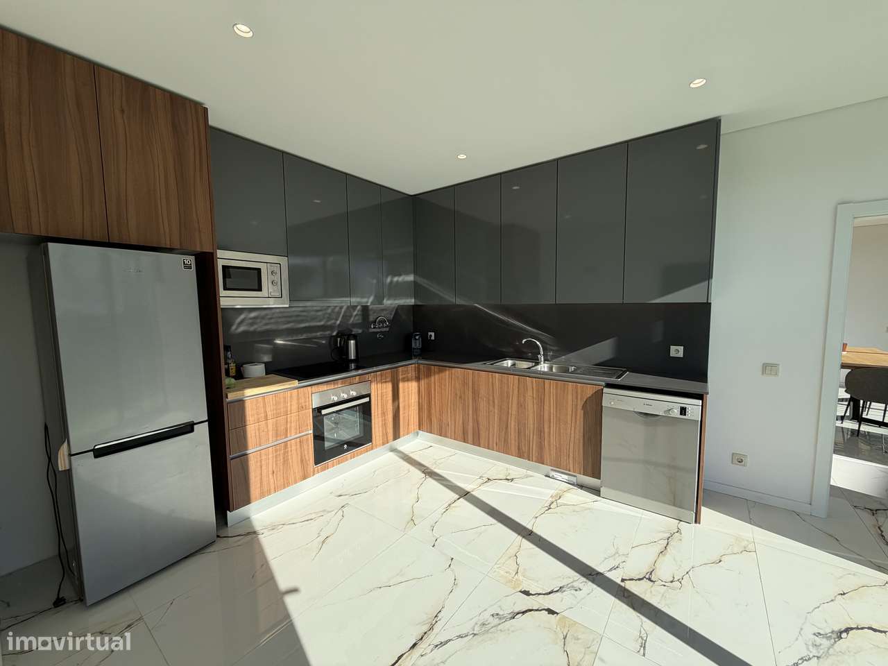 Moradia T4 NOVA com box e piscina-9