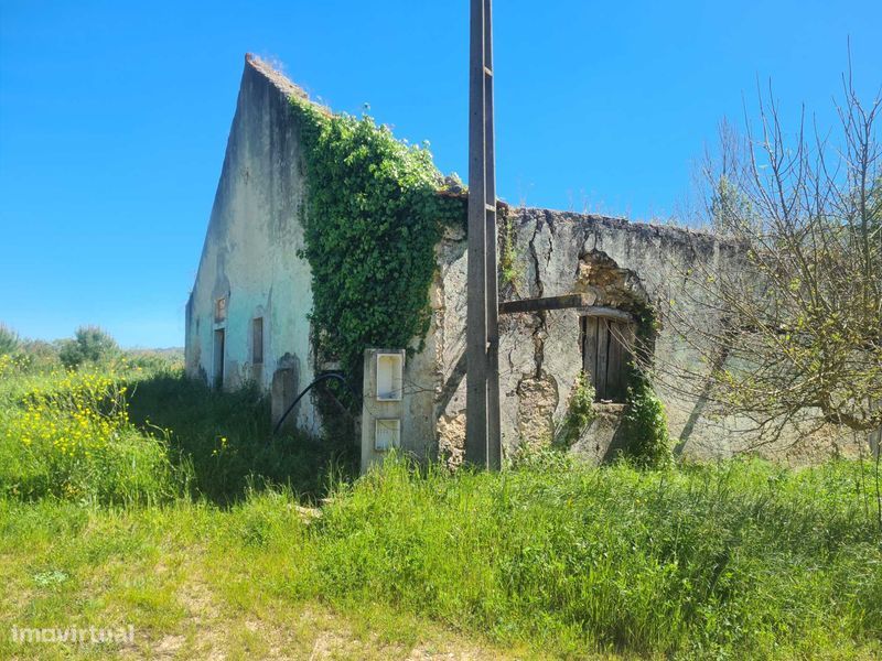 Terreno lote Urbano com ruinas para reconstruçao/Turismo /Habitaçao/